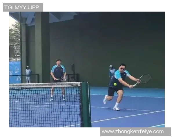 上海网球队的比赛经验揭秘:网球巨献背后的故事与技巧分享