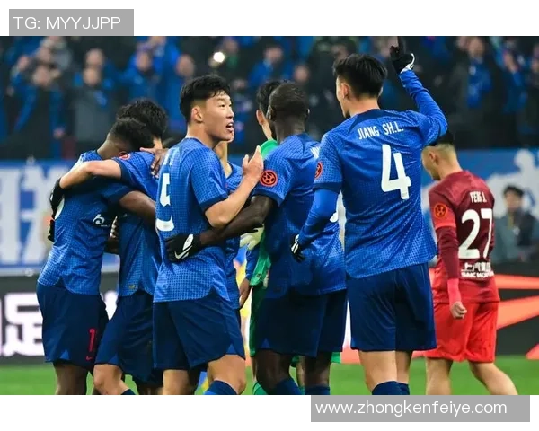 上海足球明星传承之路:那些闪耀绿茵场的传奇人物与故事